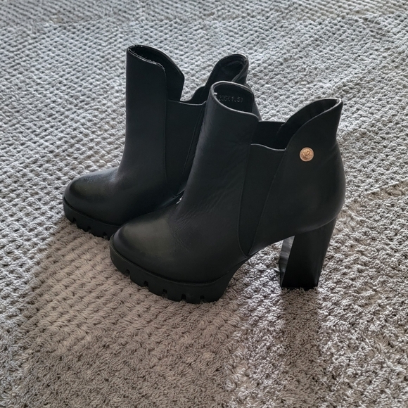 Leather Ankle Booties "New" - Picture 2 of 2